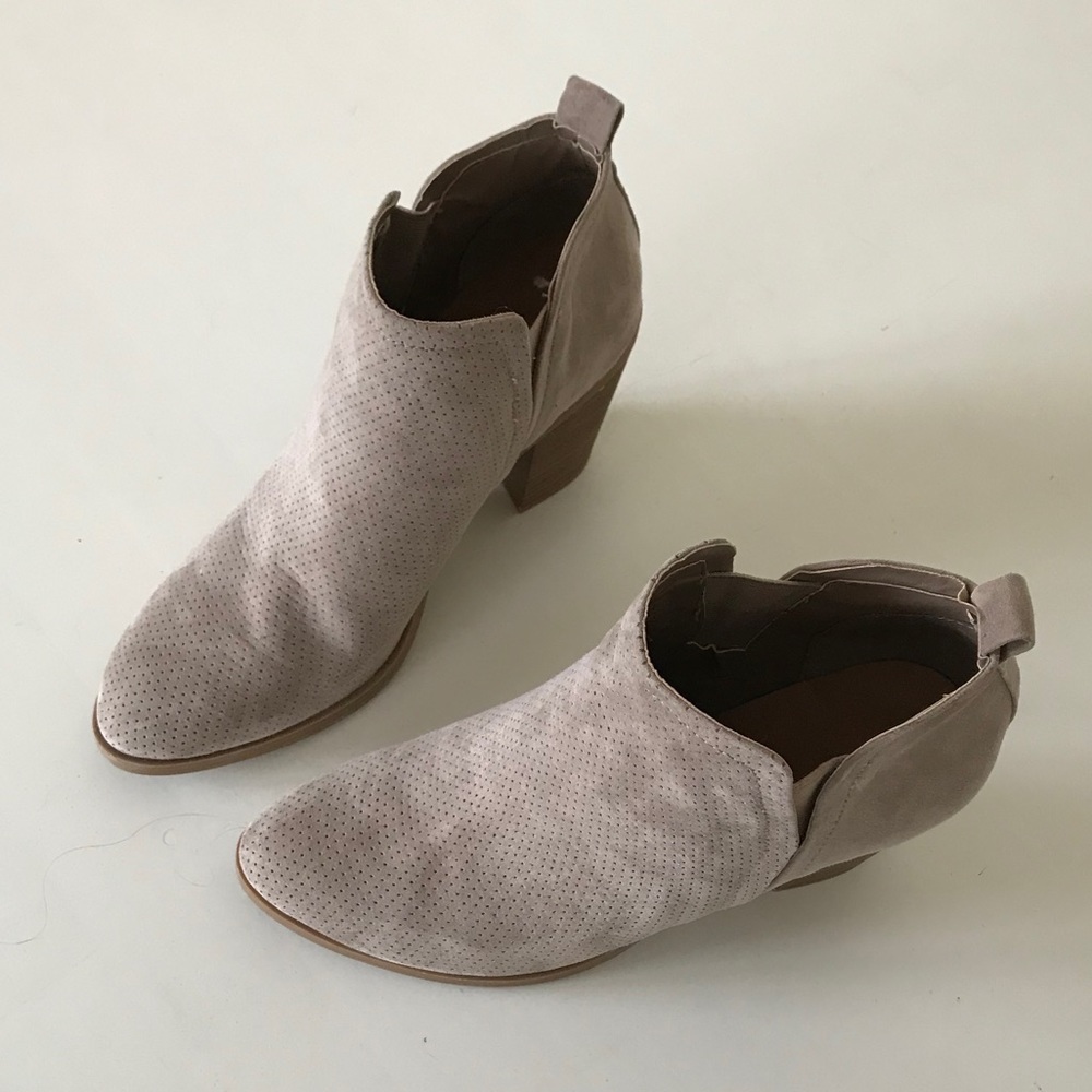 Universal Thread Heeled Booties - image 4